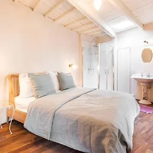Carriage House In Quiet Ecological Garden Vakantiehuis