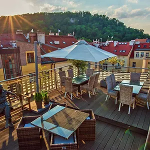 https://julian.praguehotelsweb.com
